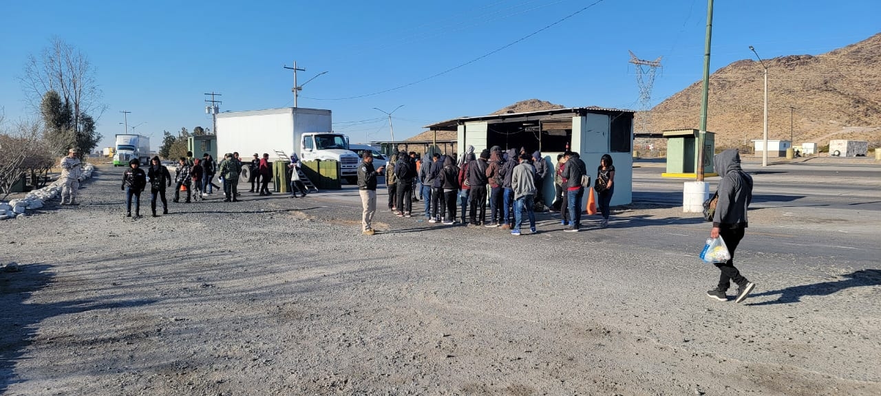 Los migrantes fueron rescatados cuando se encontraban dentro de una camioneta