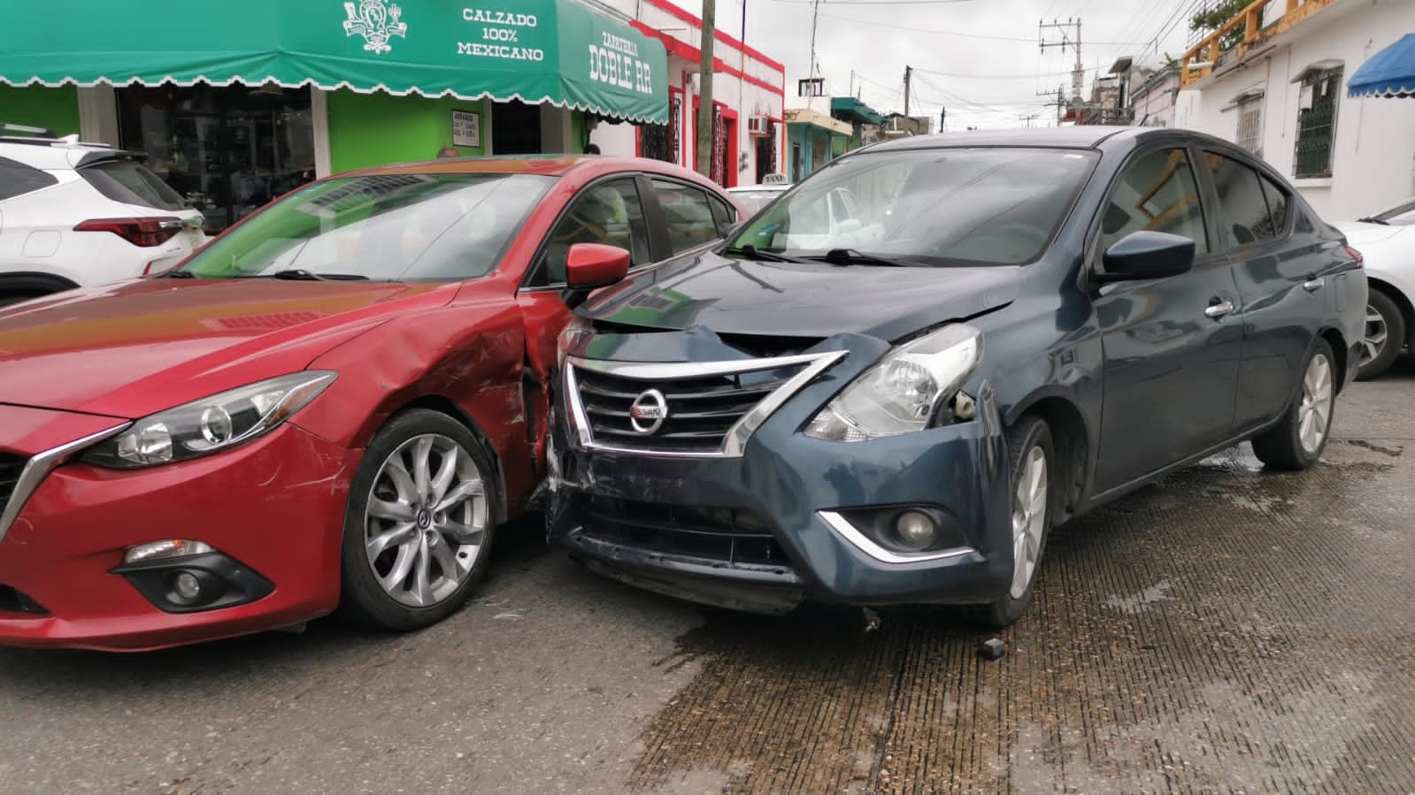 Un tabasqueño provocó un choque en la colonia Centro de Ciudad del Carmen