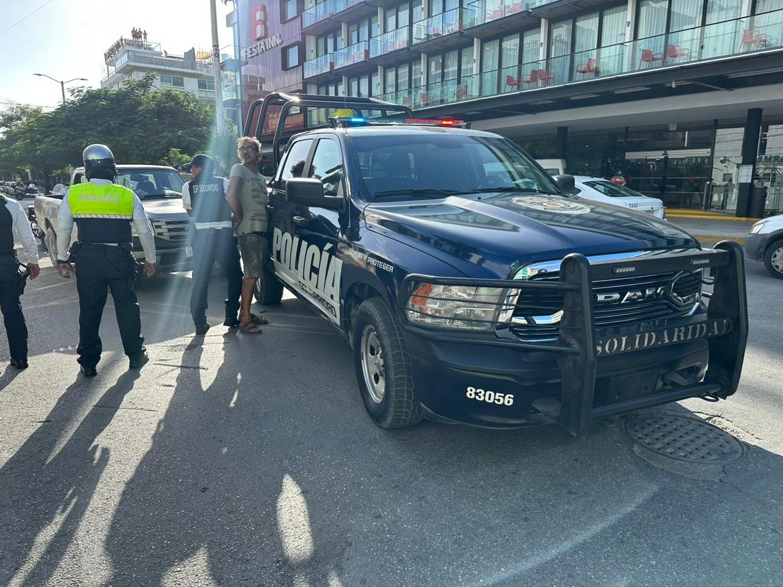 También la acompañante del responsable fue asegurada, por insultar a los uniformados También la acompañante del responsable fue asegurada, por insultar a los uniformados