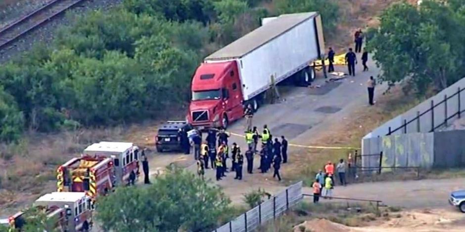 El 27 de junio, en una carretera de San Antonio, Texas, fue descubierto un tráiler con 85 personas sofocadas dentro de la caja El 27 de junio, en una carretera de San Antonio, Texas, fue descubierto un tráiler con 85 personas sofocadas dentro de la caja
