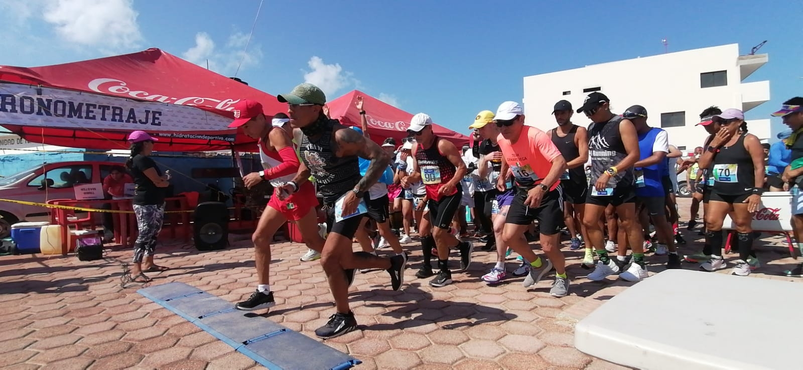 Participan 83 atletas en las modalidades de 24, 12 y 6 horas de recorridos en el malecón Oriente