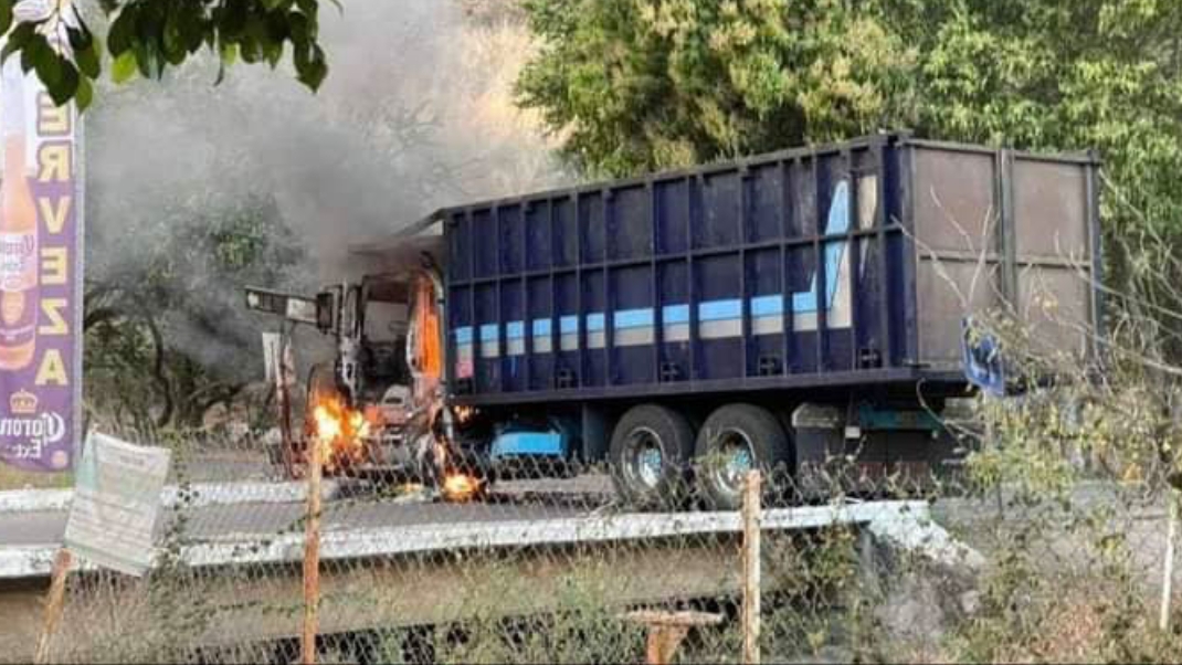 Hay camiones quemados en Jalisco, se informó Hay camiones quemados en Jalisco, se informó