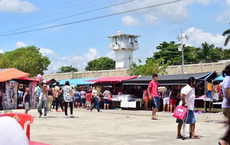 La riña en el tianguis de San Roque inició por una discusión La riña en el tianguis de San Roque inició por una discusión