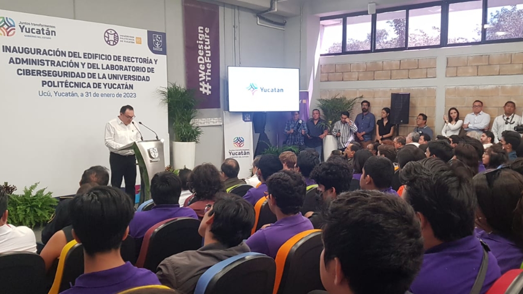 El gobernador estuvo acompañado de la Secretaria de Gobierno, María Fritz Sierra El gobernador estuvo acompañado de la Secretaria de Gobierno, María Fritz Sierra