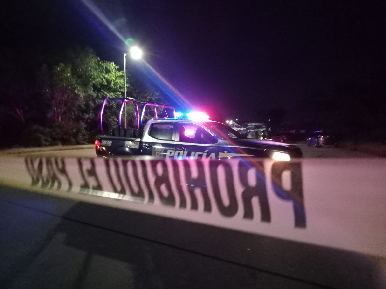 Los policías llegaron a ambos puntos para tomar conocimiento de los ataques con armas de fuego en Cancún