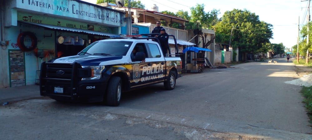 En el cuarto de al lado que renta una mujer estaba semiabierto y ahí al parecer ya estaban sacando tres aparatos de línea blanca En el cuarto de al lado que renta una mujer estaba semiabierto y ahí al parecer ya estaban sacando tres aparatos de línea blanca