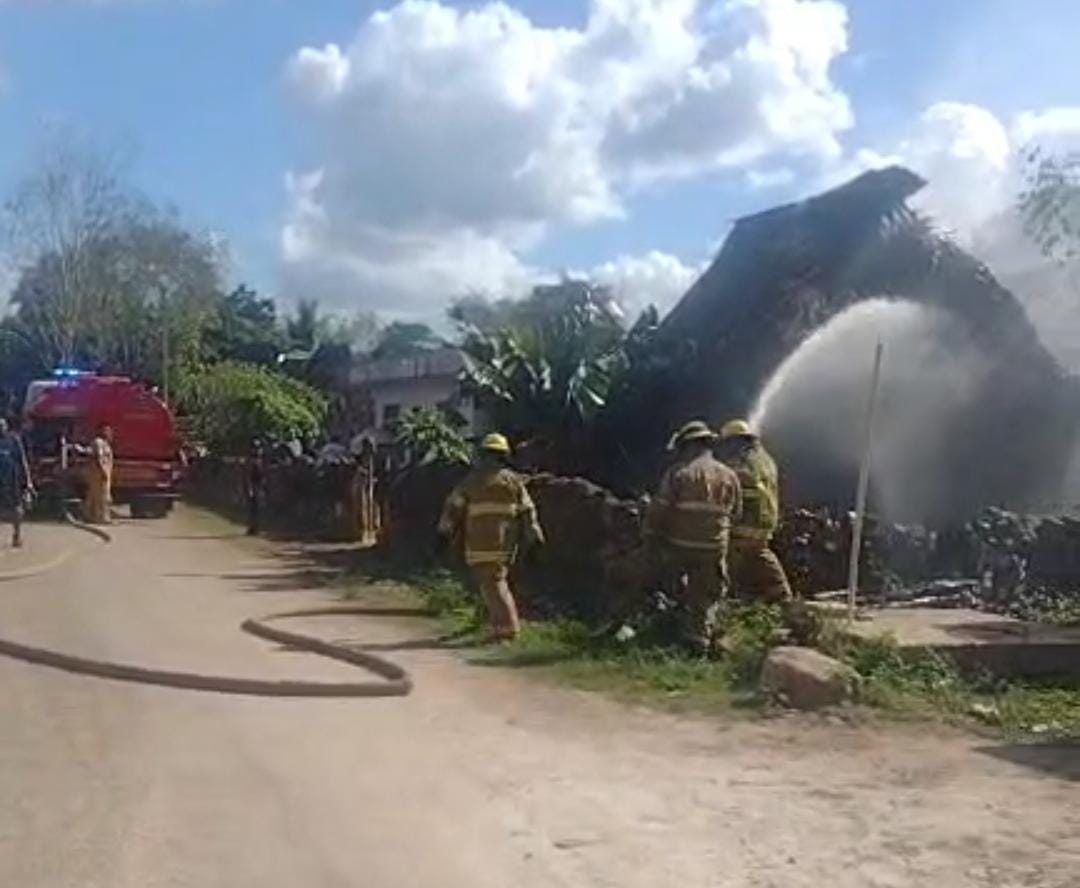 Los propietarios de la casa dijeron que desconocen cómo y dónde inicio el fuego Los propietarios de la casa dijeron que desconocen cómo y dónde inicio el fuego