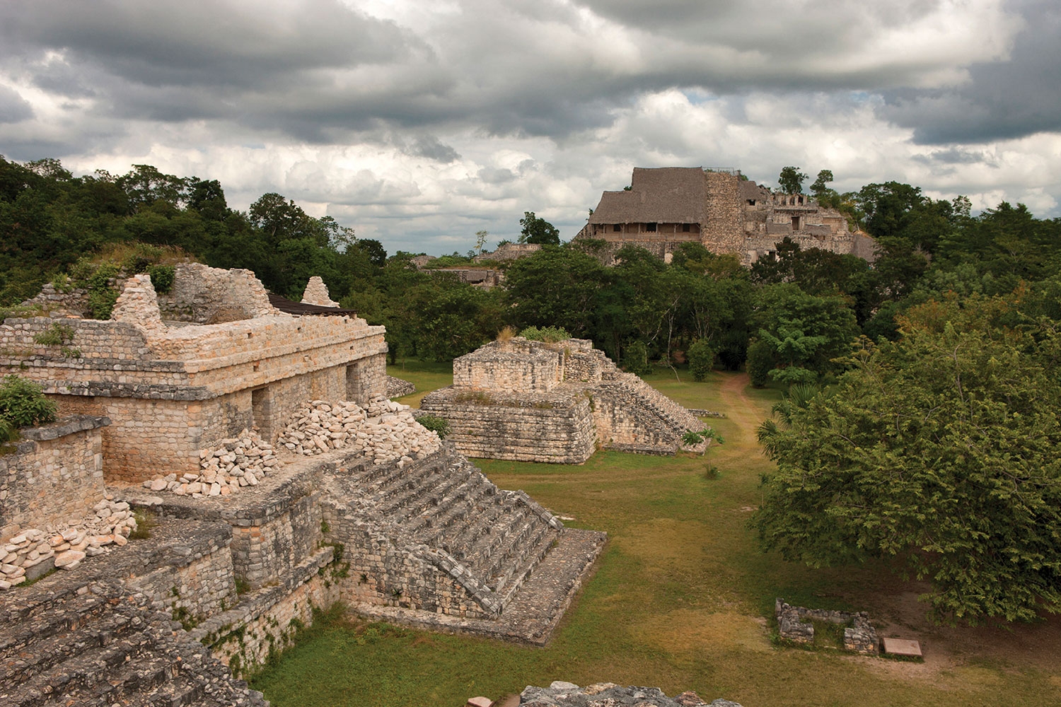 Hallan 9 cuartos de élite en la Acrópolis de Ek Balam en Yucatán