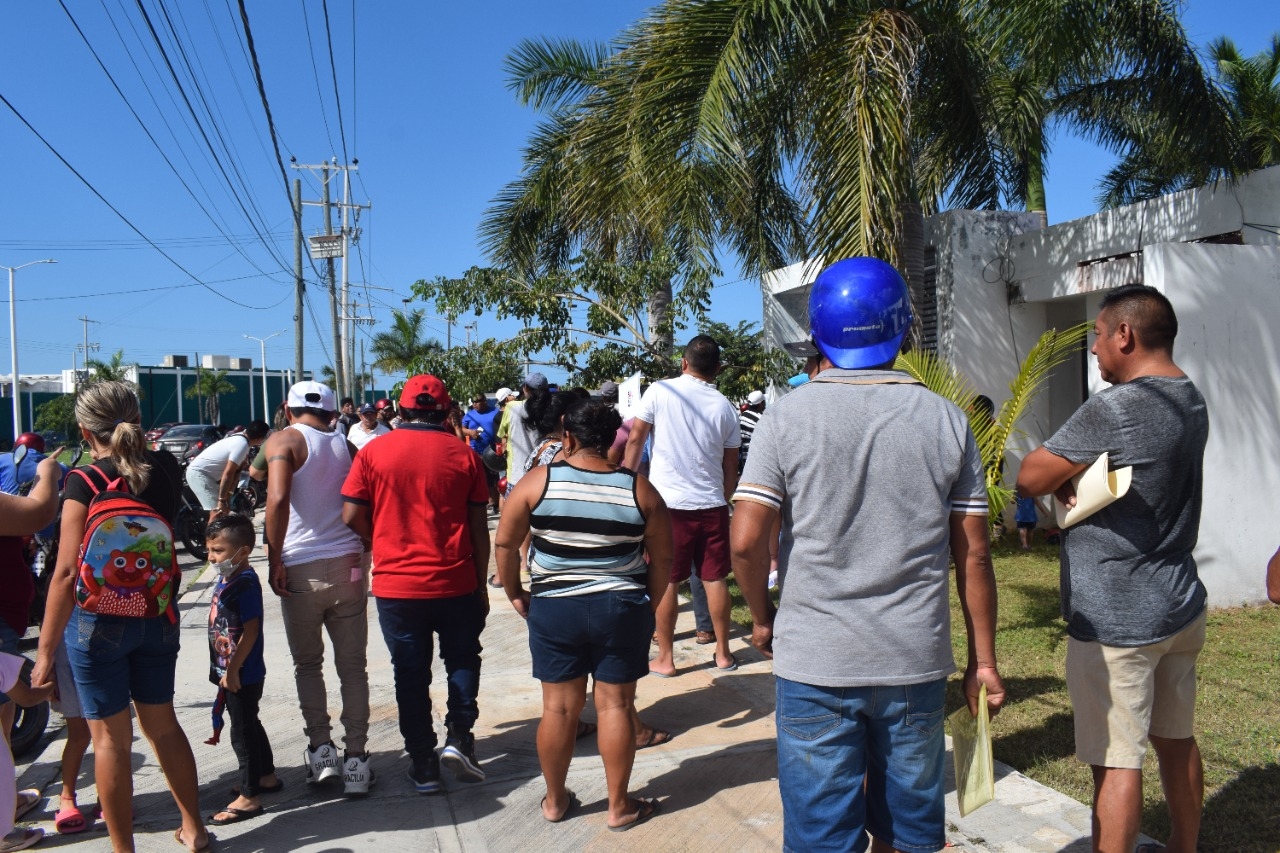 Pescadores se aglomeraron en el puerto para el programa de apoyo