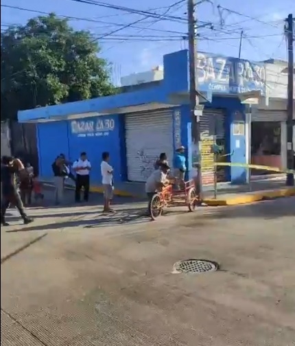 El sujeto ingresa con una gorra y un cubrebocas para después accionar el arma y salir corriendo El sujeto ingresa con una gorra y un cubrebocas para después accionar el arma y salir corriendo