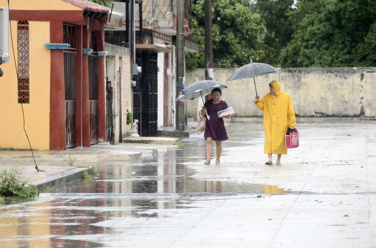 Se recomienda tomar precauciones por la llegada de la Onda Tropical 24