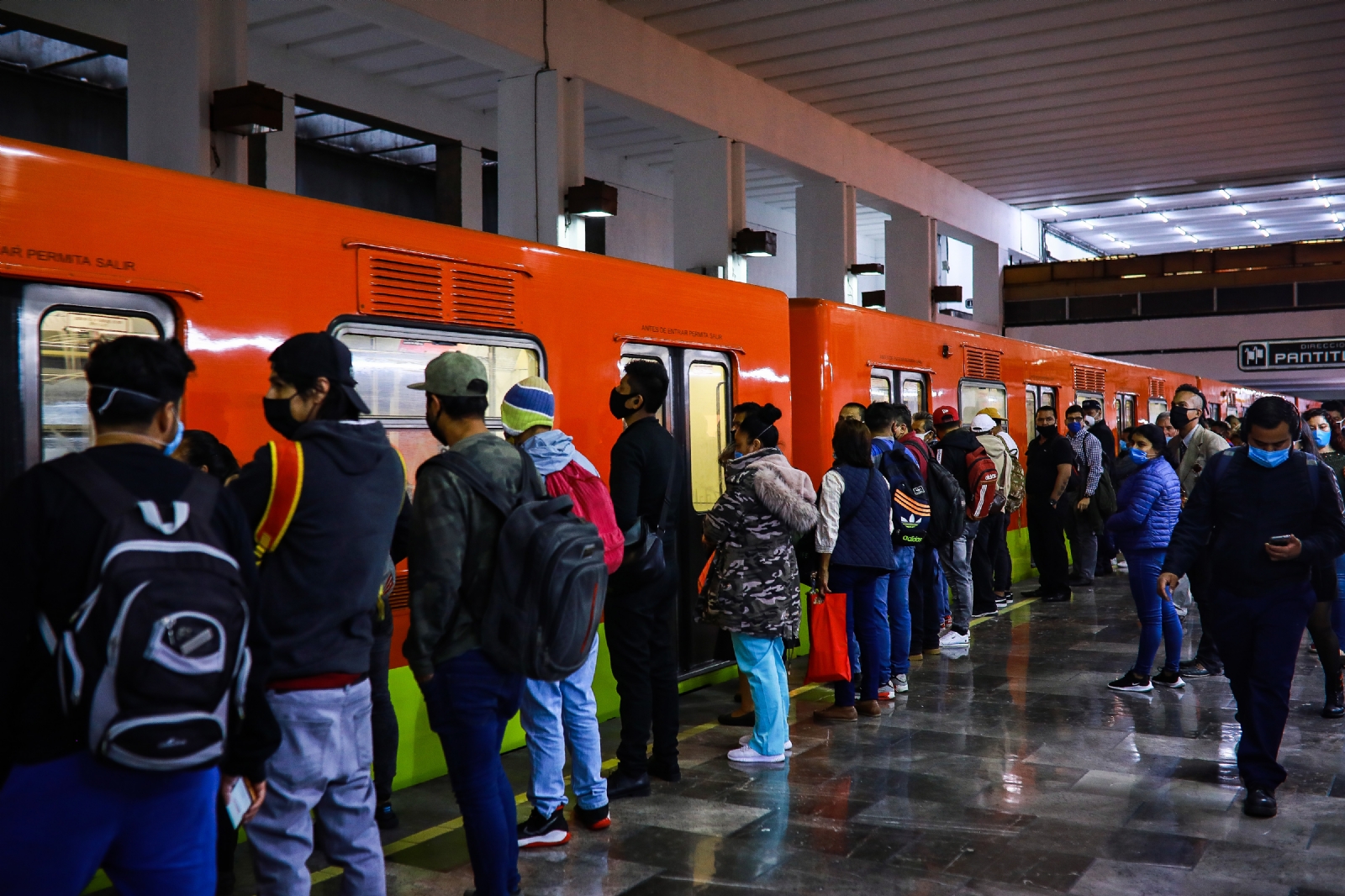Las investigaciones siguen luego del accidente entre las estaciones La Raza y Potrero de la Línea 3 del metro. Foto: Especial