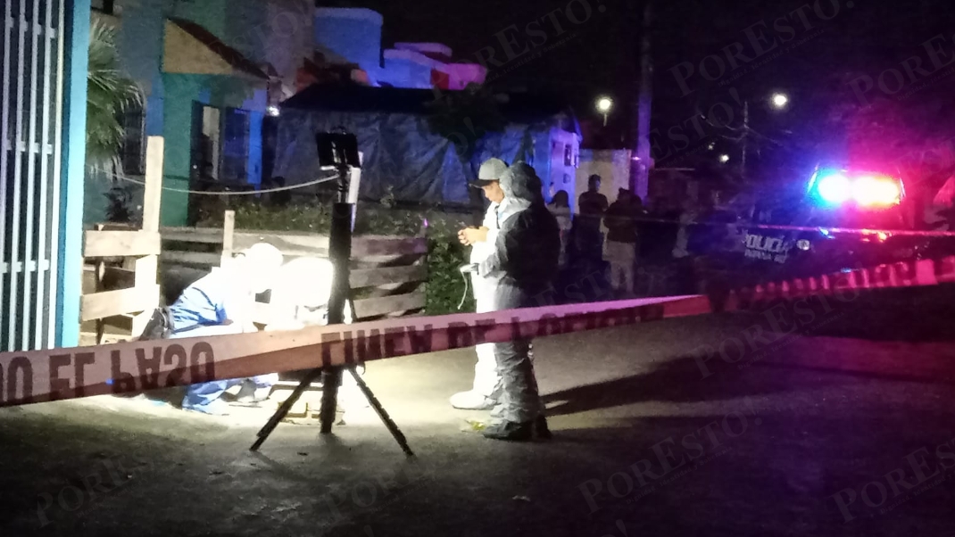 Peritos levantaron el arma homicida que se encontraba afuera del lugar de los hechos Peritos levantaron el arma homicida que se encontraba afuera del lugar de los hechos