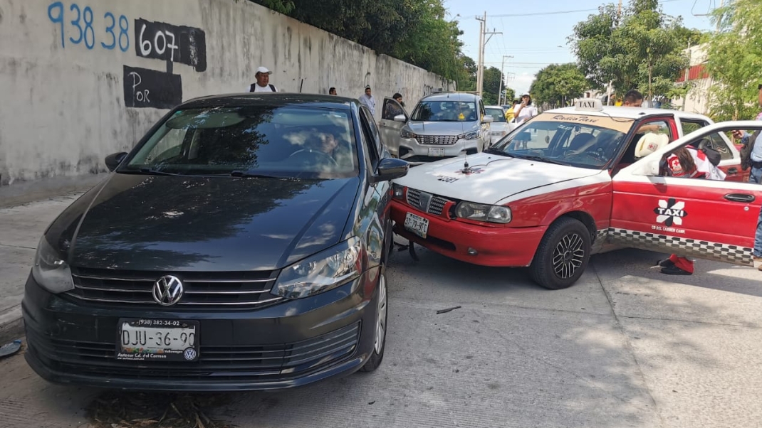 El hombre fue enviado al hospital para su atención El hombre fue enviado al hospital para su atención