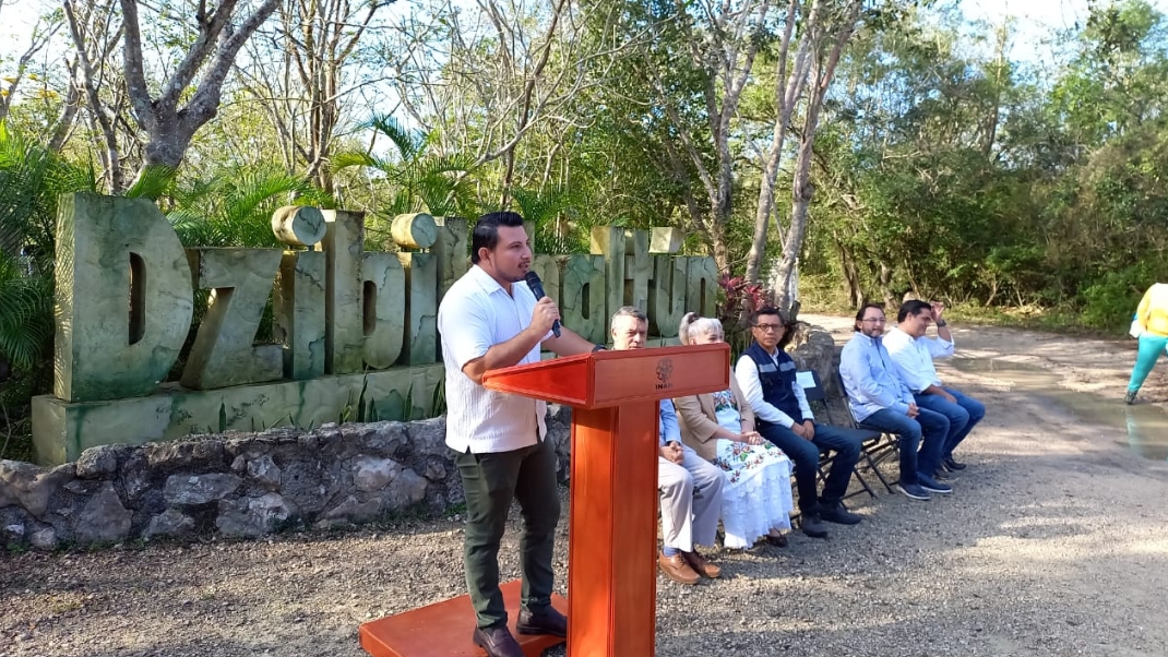Autoridades encabezan la puesta de la primera piedra del Centro de Atención al Visitante Autoridades encabezan la puesta de la primera piedra del Centro de Atención al Visitante