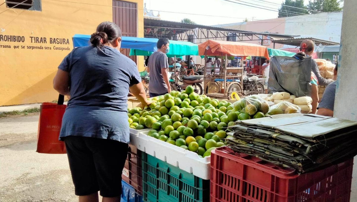 Los comerciantes señalaron que esto ocurre todos los años, que conforme se acerca la fecha los precios incrementan