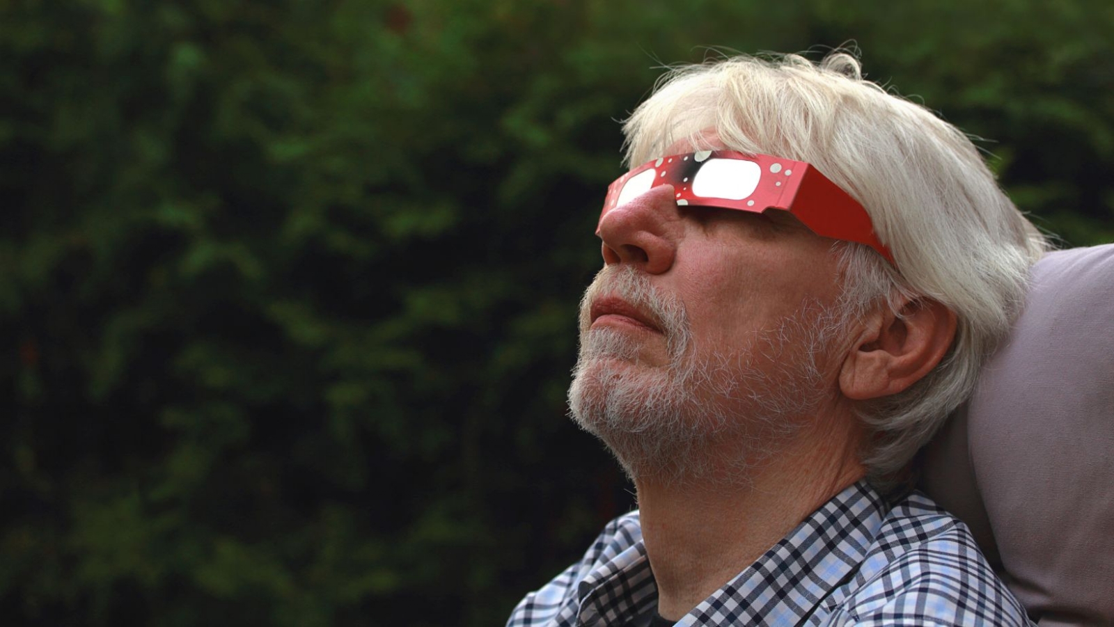Lentes especiales para ver el eclipse solar 2023