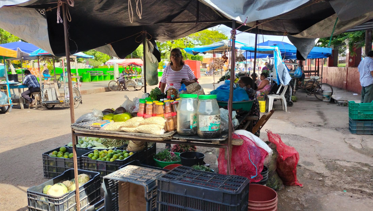 Vendedores del Mercado Municipal añadieron que ya se inició la comercialización de diferentes productos de la temporada