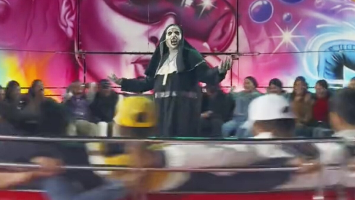 La monja de la feria es toda una celebridad en redes sociales