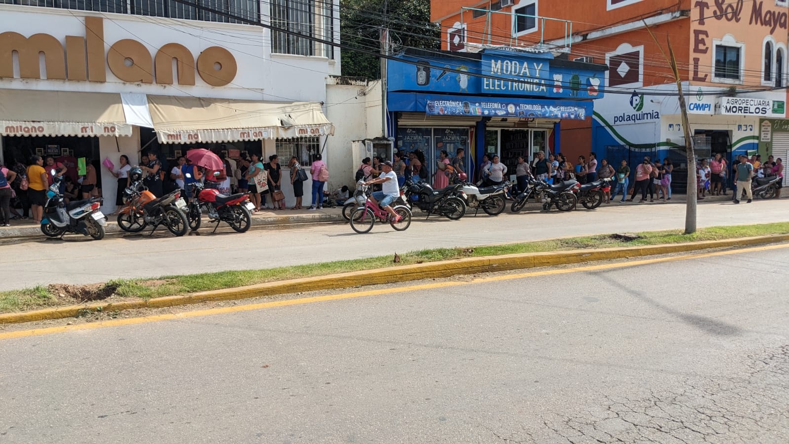 Algunas de estas mujeres expresaron su descontento por tener que desplazarse hasta esta ubicación