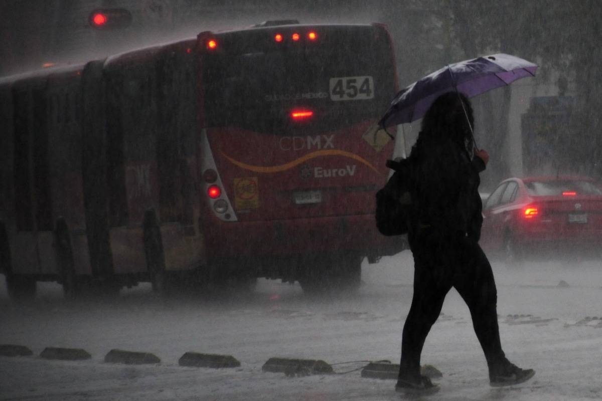 Se recomienda tomar precauciones por las lluvias intensas Se recomienda tomar precauciones por las lluvias intensas