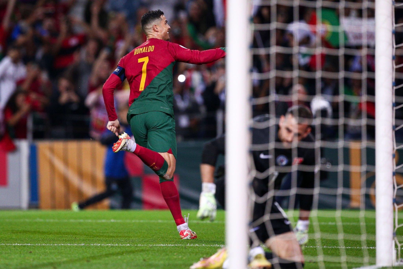 Cristiano Ronaldo anotó un doblete con Portugal