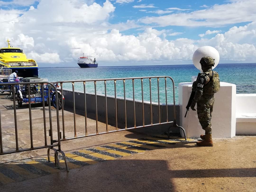 Corporaciones de los tres órdenes de Gobierno vigilarán los muelles y el Aeropuerto Internacional de Cozumel para evitar su introducción a la ínsula
