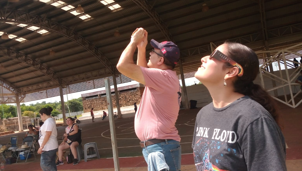 La mayoría de los pobladores dejó lo que hacían para ver el eclipse, qué duró alrededor de dos horas