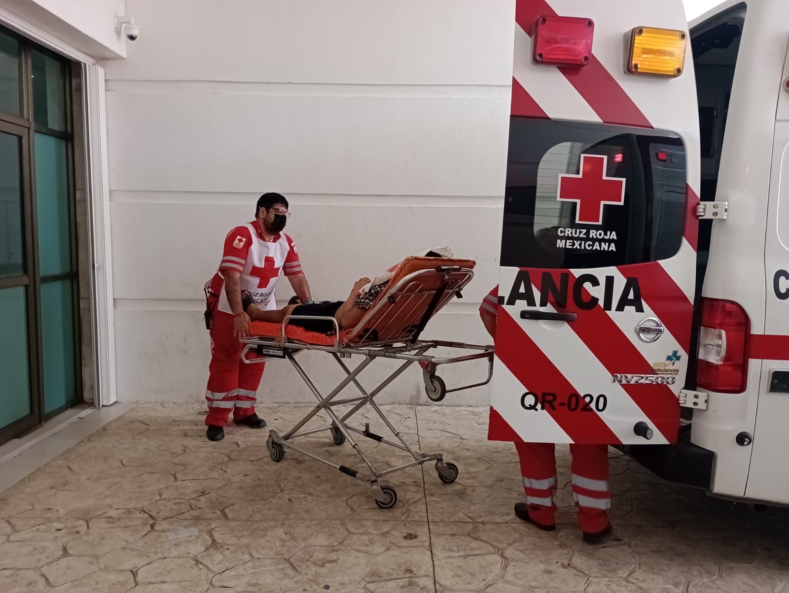 Al parecer, los responsables de este intento de homicidio eran dos hombres, quienes llegaron a bordo de una motocicleta.