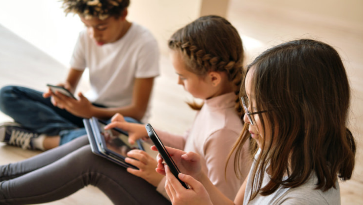 De acuerdo al informe, los niños reciben su primer dispositivo inteligente a los 9 años De acuerdo al informe, los niños reciben su primer dispositivo inteligente a los 9 años