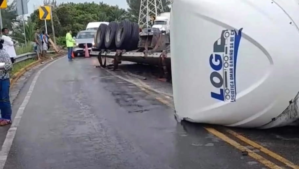 El trágico se vio interrumpido por más de dos horas en los que se lograba quitar el tráiler de la vía