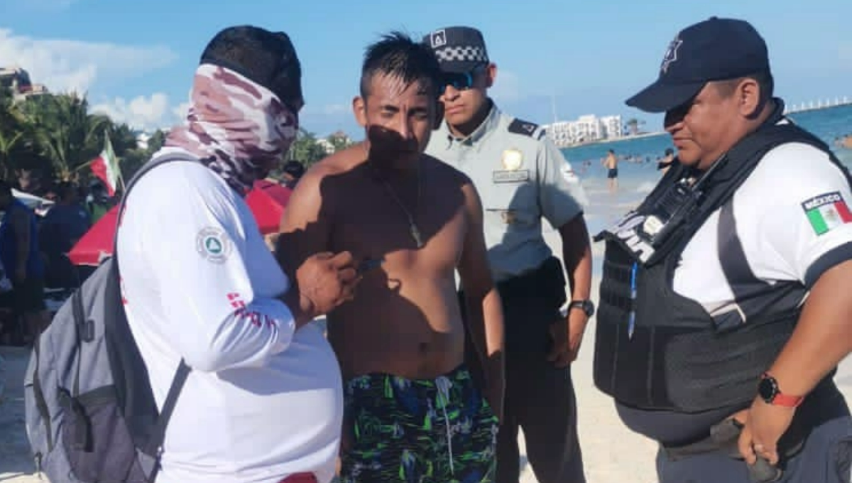 Luego del susto y de ser valorado por los guardavidas, prefirió tomar el sol en el arenal Luego del susto y de ser valorado por los guardavidas, prefirió tomar el sol en el arenal