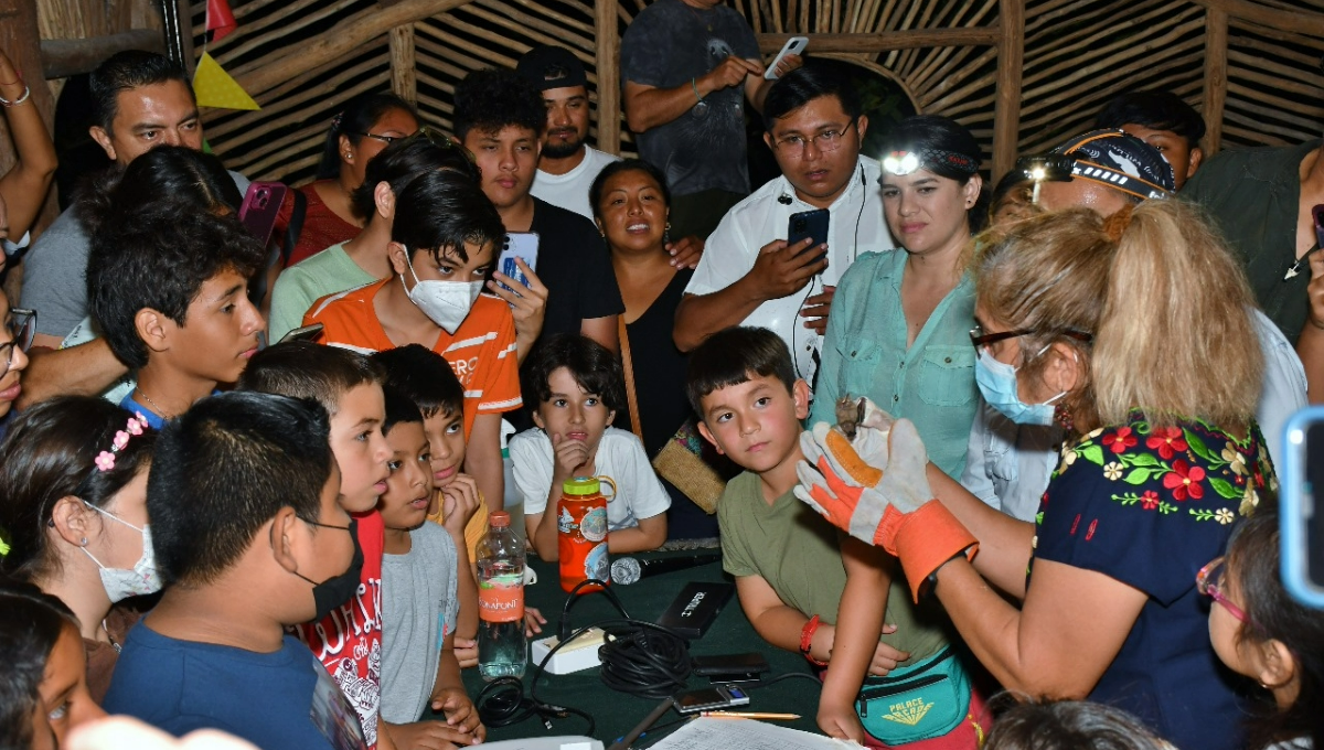 El programa de monitoreo y conservación de quirópteros que realiza la Fundación de Parques y Museos de Cozumel fue evaluado junto con otras 260 delegaciones El programa de monitoreo y conservación de quirópteros que realiza la Fundación de Parques y Museos de Cozumel fue evaluado junto con otras 260 delegaciones
