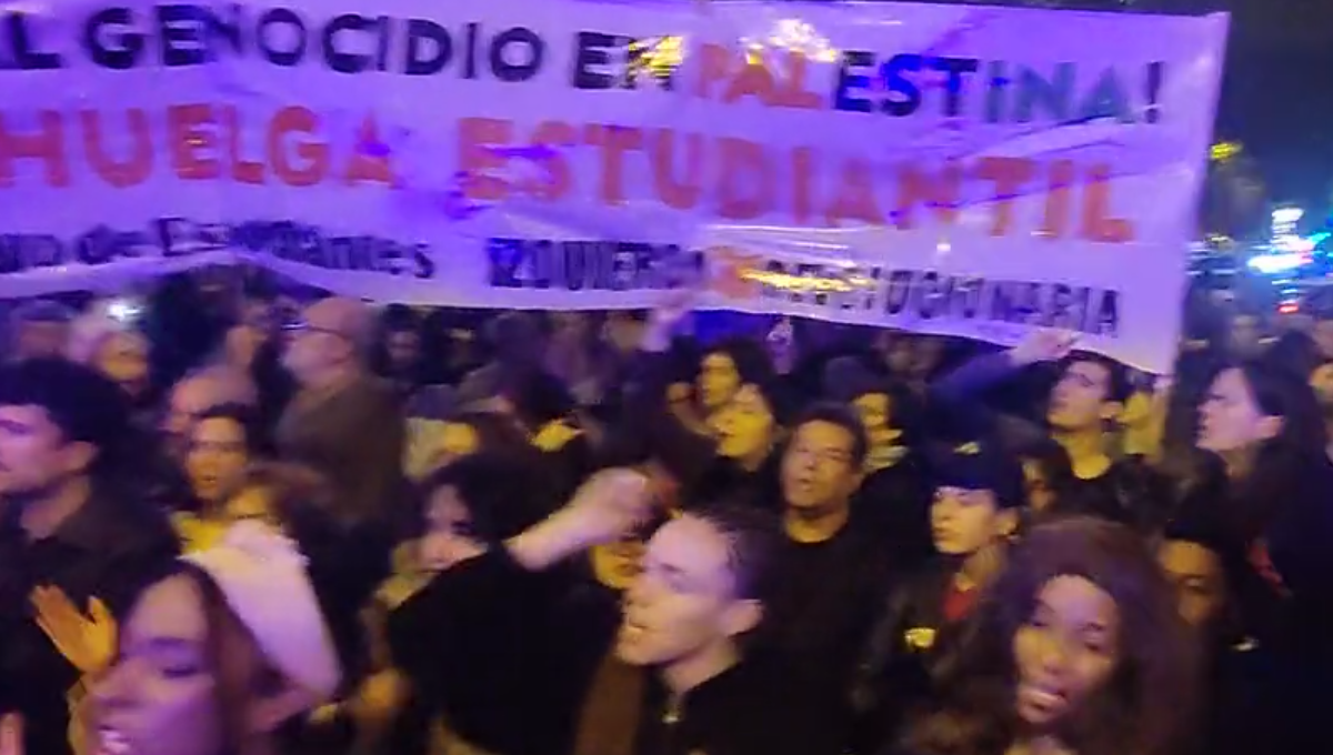 La manifestación comenzó a temprana hora y se ha postergado con cientos de presentes La manifestación comenzó a temprana hora y se ha postergado con cientos de presentes