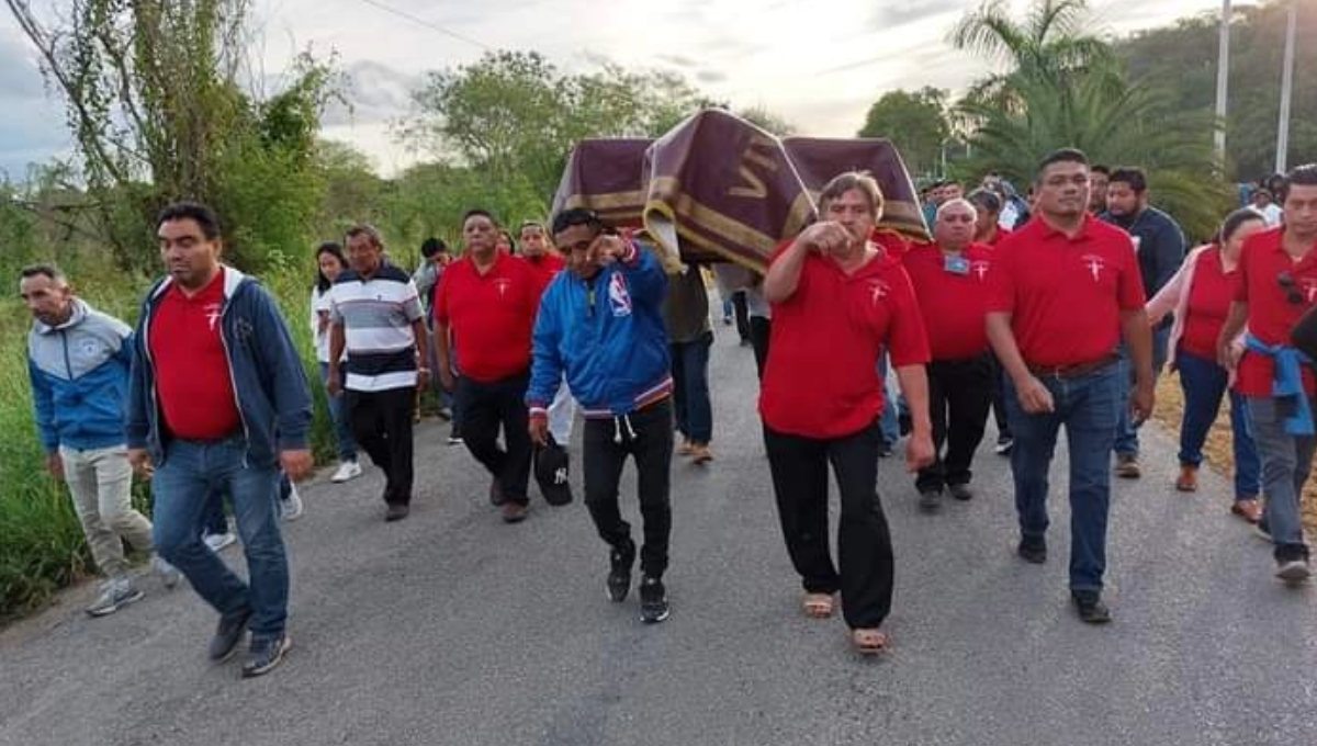 Se hará la misa correspondiente de su llegada, con cantos y alabanzas, en su honor Se hará la misa correspondiente de su llegada, con cantos y alabanzas, en su honor