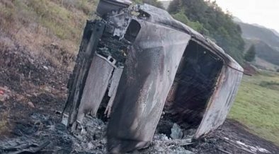 Así fue como quedó el auto donde estaban los cuerpos