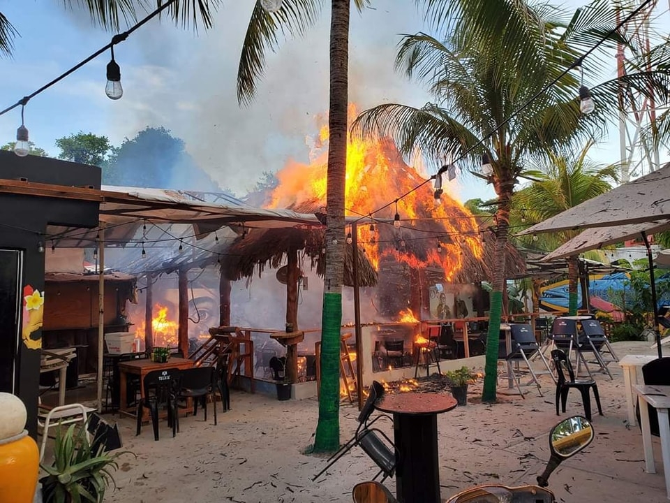 Los Bomberos tardaron casi dos horas en apagar el siniestro