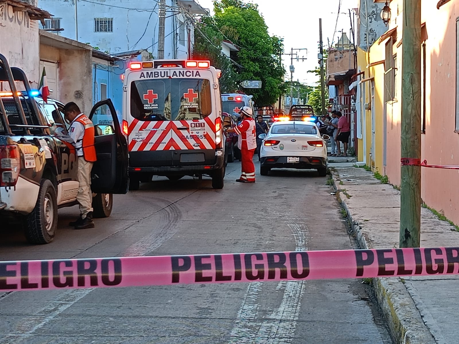 Los dos hombres se ahorcaron durante la madrugada, pero uno de ellos murió Los dos hombres se ahorcaron durante la madrugada, pero uno de ellos murió