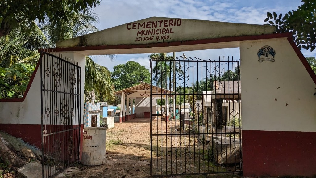 Catalino Dzul está convencido que si la autoridad municipal pide un predio al ejido, se lo dará, por lo que no debe esperarse más para resolver este problema de salud Catalino Dzul está convencido que si la autoridad municipal pide un predio al ejido, se lo dará, por lo que no debe esperarse más para resolver este problema de salud
