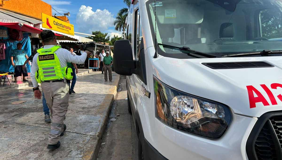 La mujer fue auxiliada por paramédicos de la Secretaría de Salud La mujer fue auxiliada por paramédicos de la Secretaría de Salud