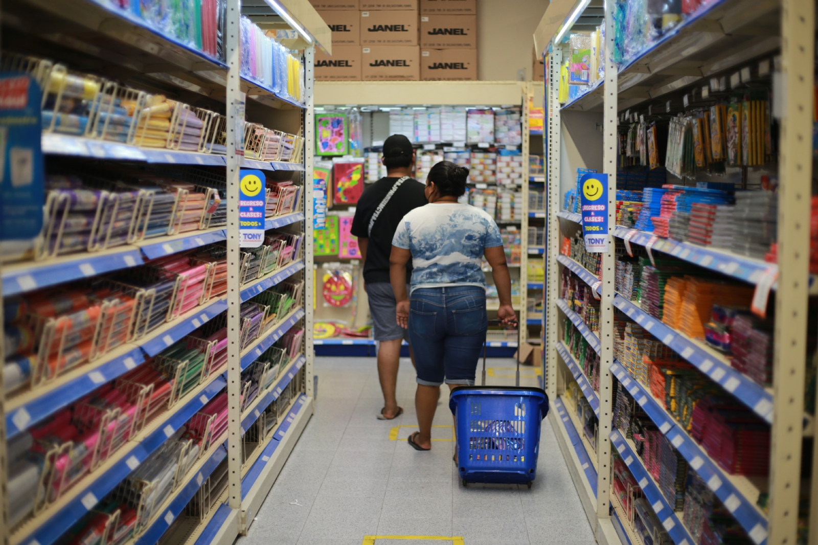 De acuerdo con el Inegi, en Quintana Roo indica que hay 49 mil negocios formales, con un crecimiento de sólo el 10 por ciento respecto al año 2021, lo que es mínimo. (Rodolfo Flores)
Sólo previo y unos días después del ingreso
