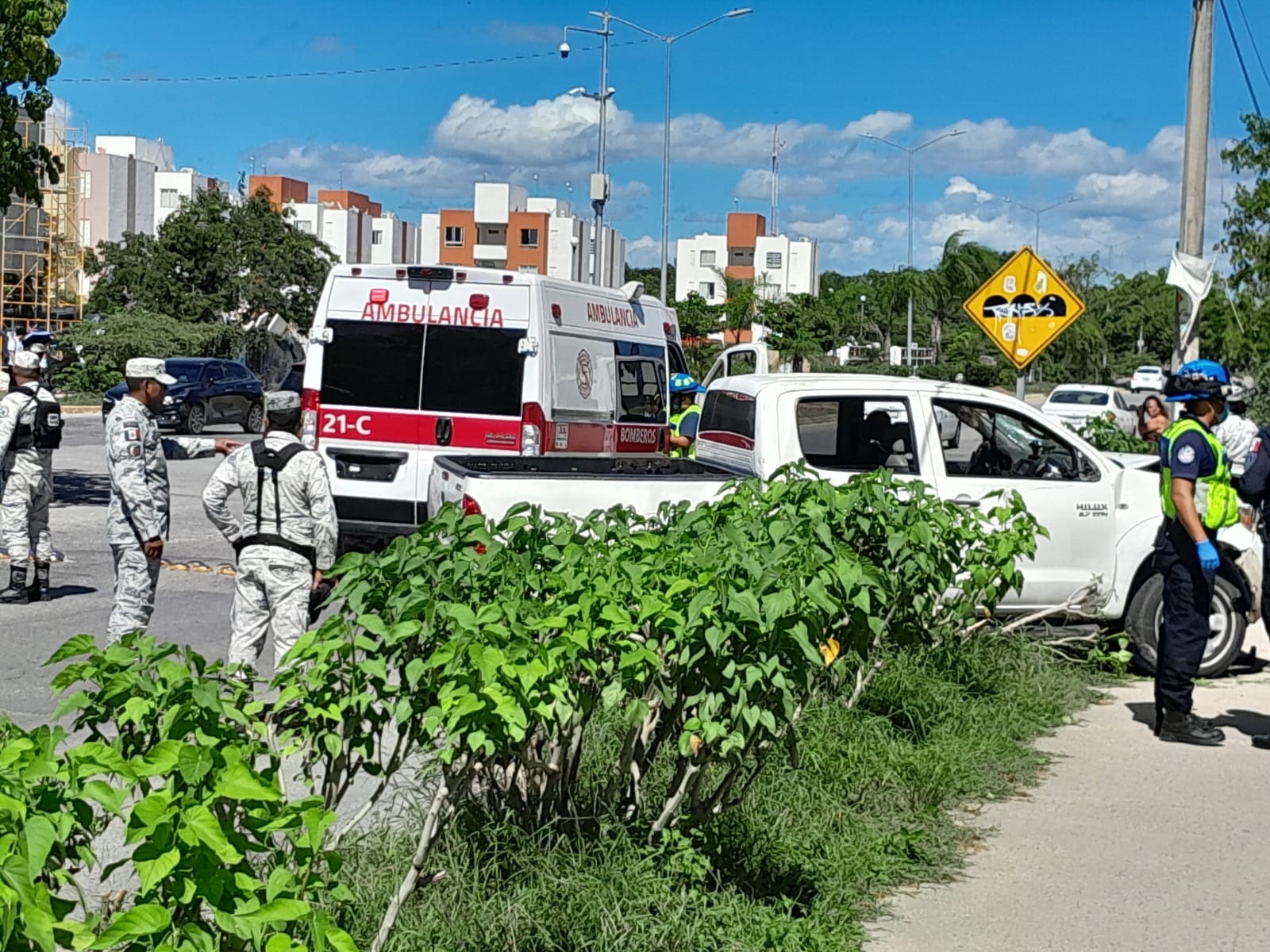 Los chafiretes dieron alcance al responsable de haber chocado una Van de transporte público
Los chafiretes dieron alcance al responsable de haber chocado una Van de transporte público