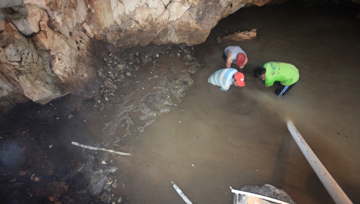 Las características de la roca permiten la rápida filtración del agua Las características de la roca permiten la rápida filtración del agua