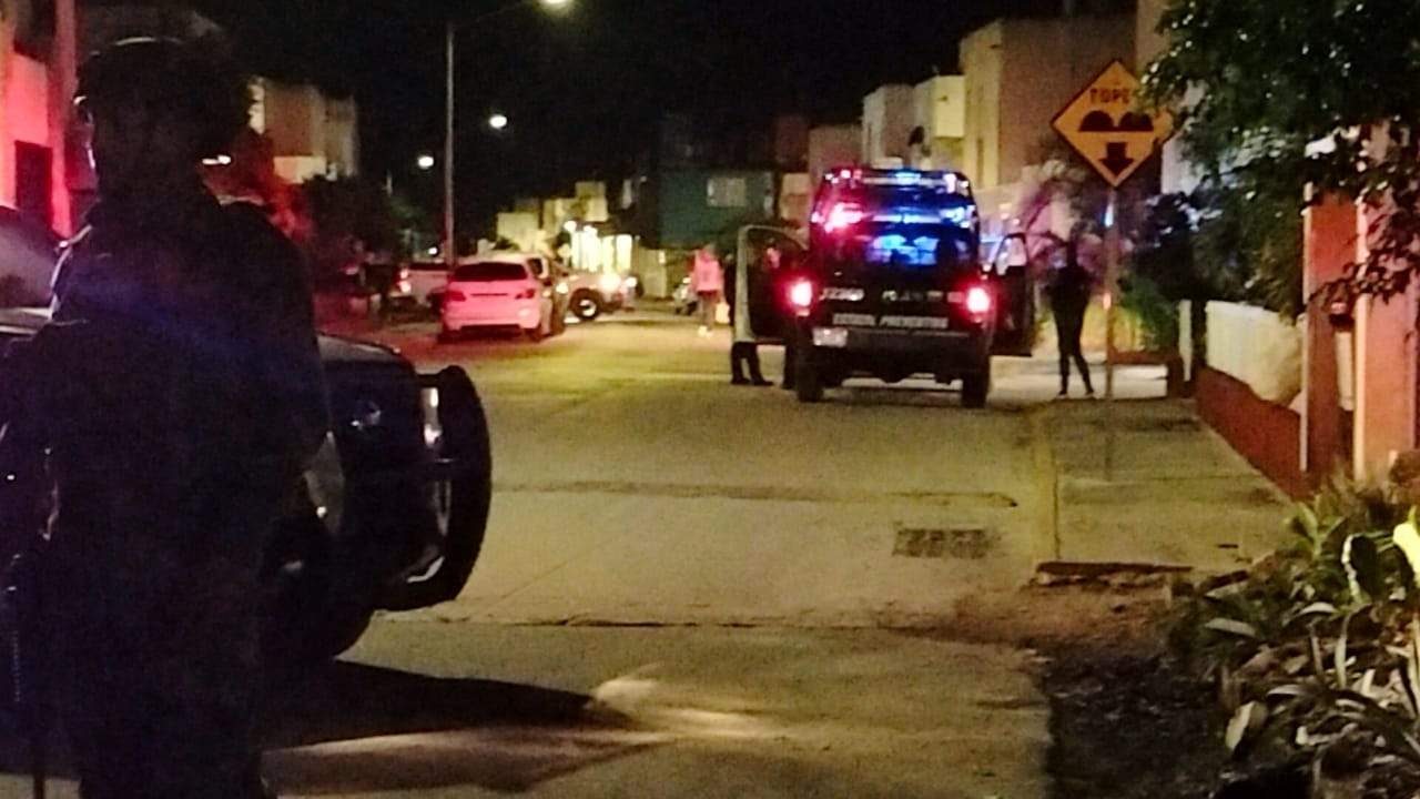 Los familiares del hombre lo descolgaron rápidamente y lo pusieron en el suelo mientras aún mostraba signos vitales Los familiares del hombre lo descolgaron rápidamente y lo pusieron en el suelo mientras aún mostraba signos vitales