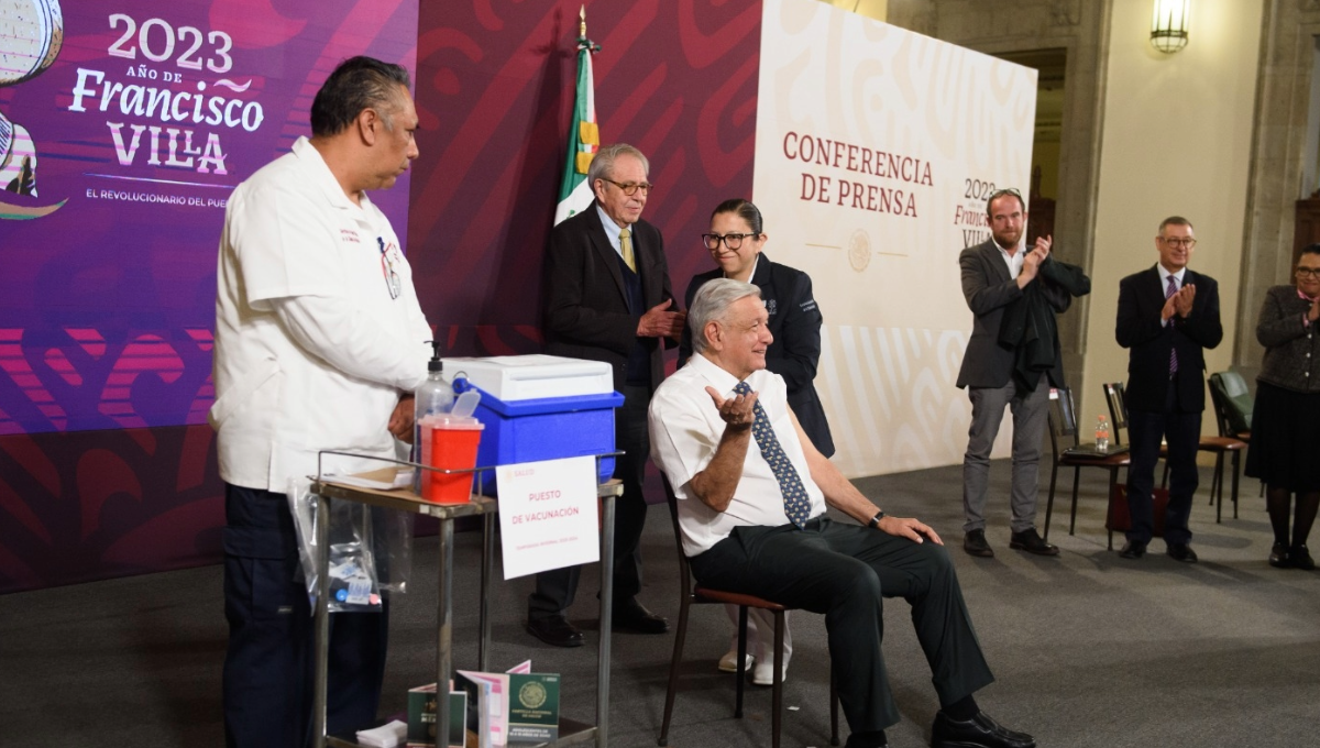 El Presidente de México recibió la vacuna contra el COVID-19 este martes en Palacio Nacional