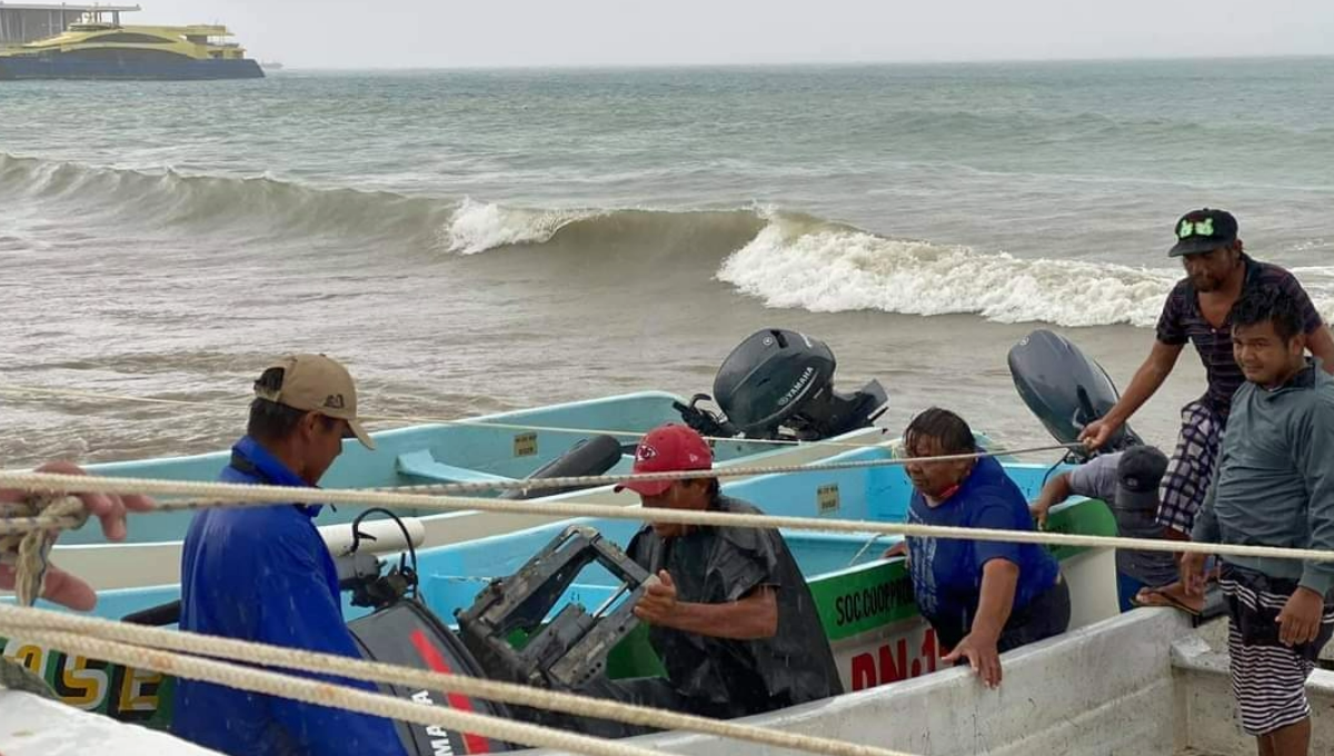 Las precipitaciones pluviales registradas prácticamente durante todo el día de ayer mermaron la operatividad del sector, especialmente del náutico, afectando su economía. Las precipitaciones pluviales registradas prácticamente durante todo el día de ayer mermaron la operatividad del sector, especialmente del náutico, afectando su economía.