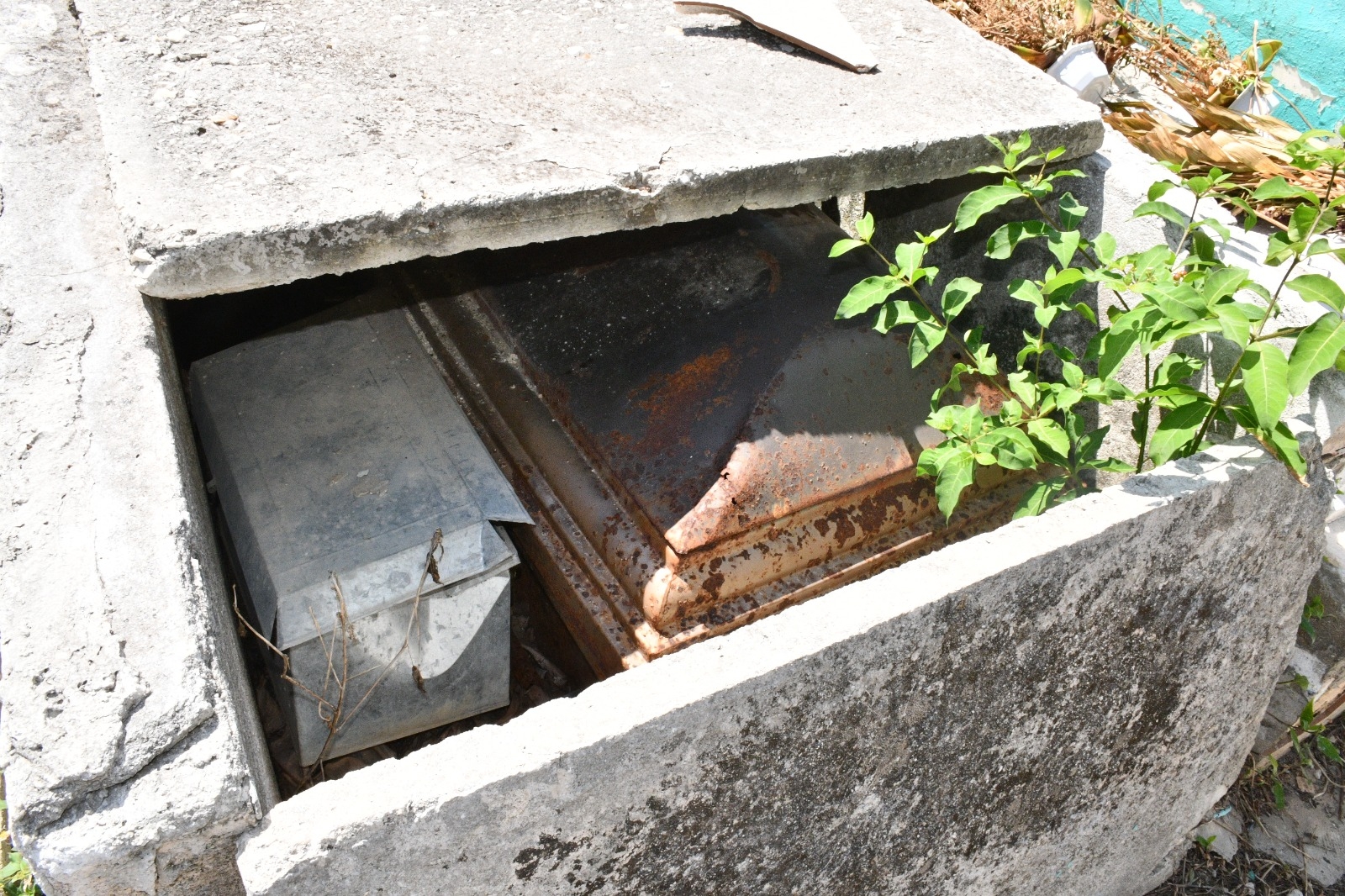 Vecinos reportaron que hay tumbas abiertas en el cementerio de Samulá Vecinos reportaron que hay tumbas abiertas en el cementerio de Samulá