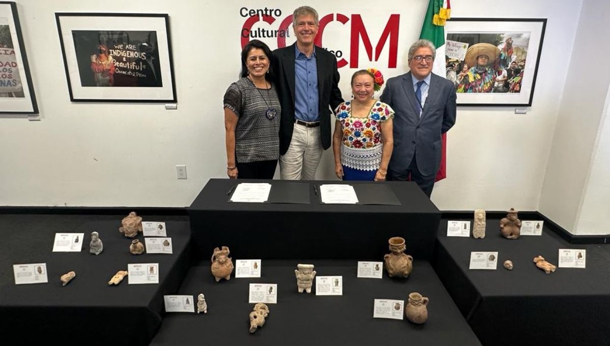 Gustavo Martínez Cianca, Consul de México en Los Ángeles, agradeció la entrega de piezas arqueológicas a Bill y Jonathan Lewis, quienes las tenían en su posesión Gustavo Martínez Cianca, Consul de México en Los Ángeles, agradeció la entrega de piezas arqueológicas a Bill y Jonathan Lewis, quienes las tenían en su posesión