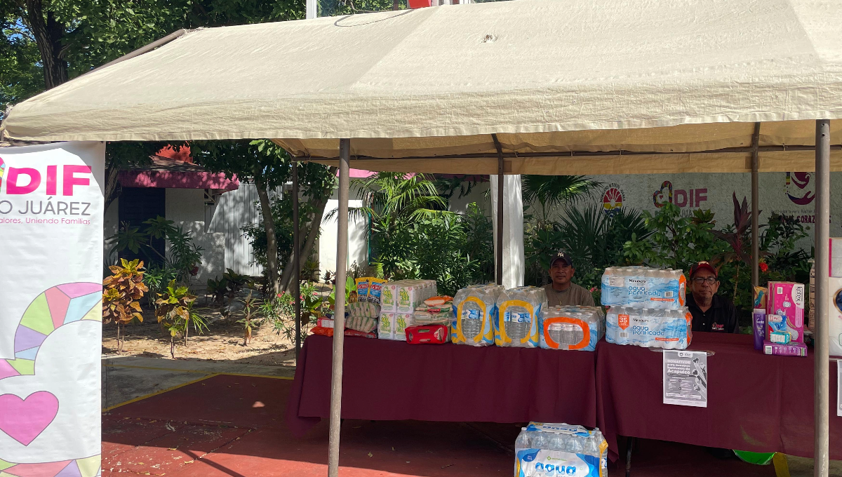 La comunidad de Chetumal se moviliza para donar alimentos enlatados, agua embotellada y artículos esenciales.