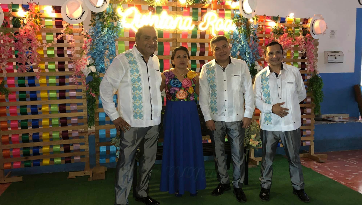 El Tianguis Artesanal, Cultural y Gastronómico fue inaugurado el viernes por la noche, por las autoridades municipales
